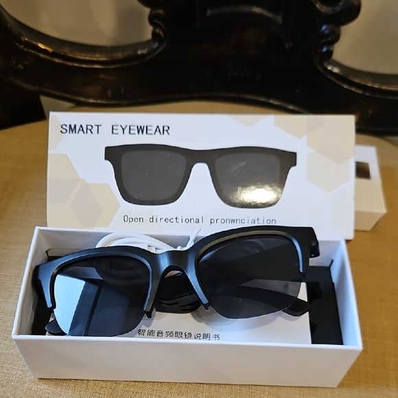 Smart Eyewear Black Sunglasses